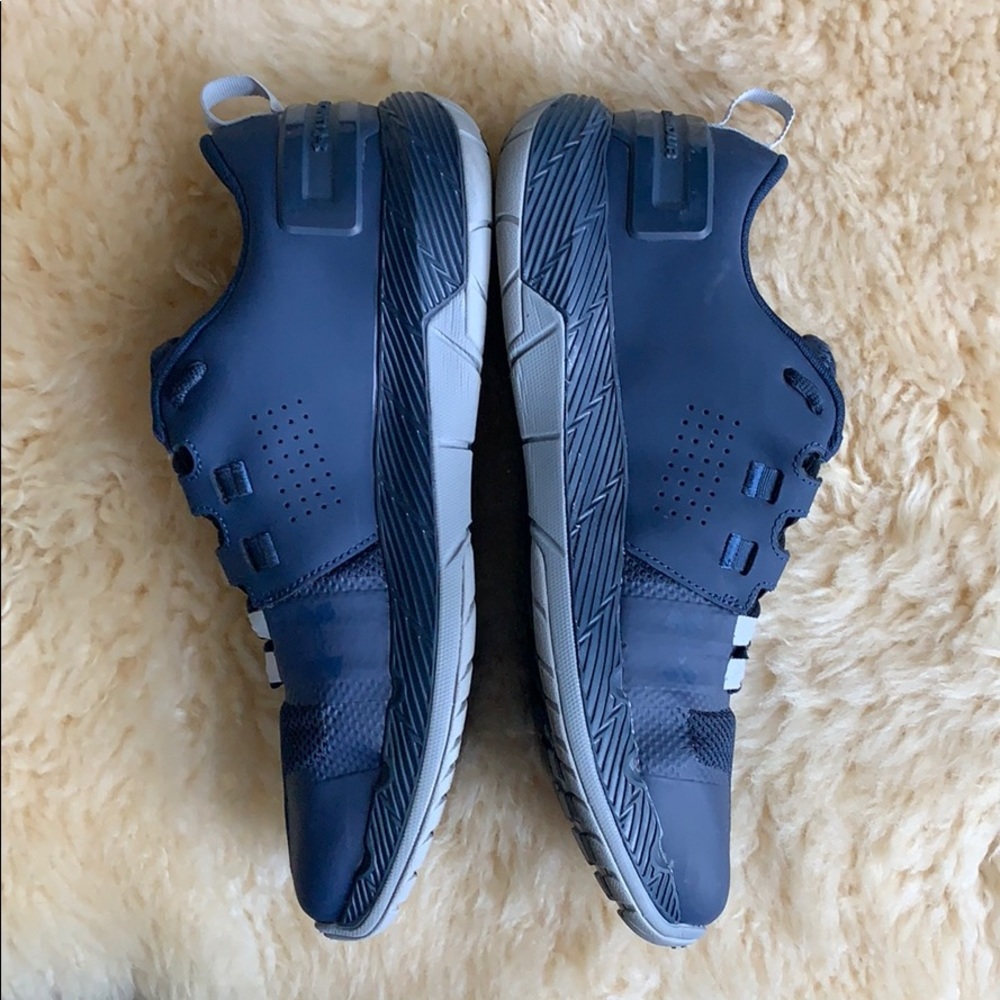 Ua Sneakers - image 4